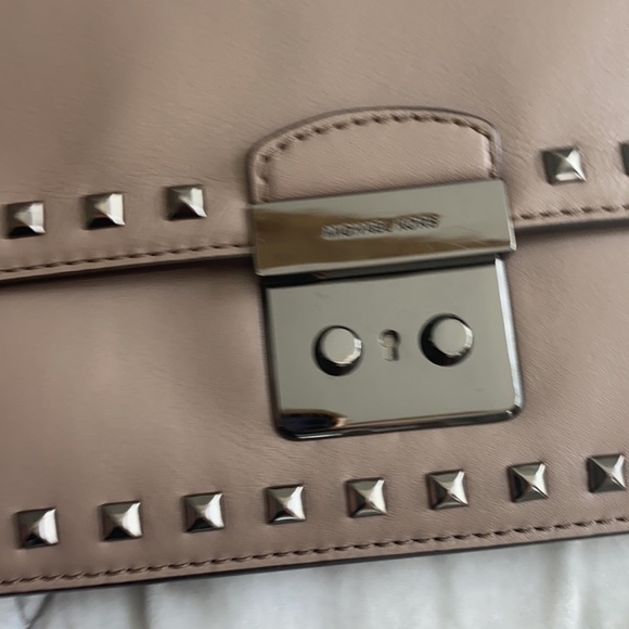 Michael Kors Studded Gusset Leather Crossbody. - Picture 7 of 10